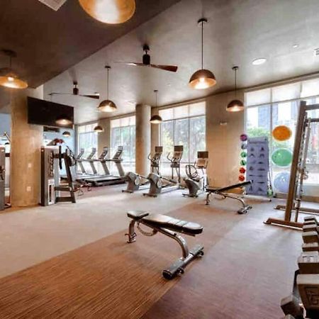 Downtown Living 1Br W/ Free Parking Garage Apartment Houston Bagian luar foto