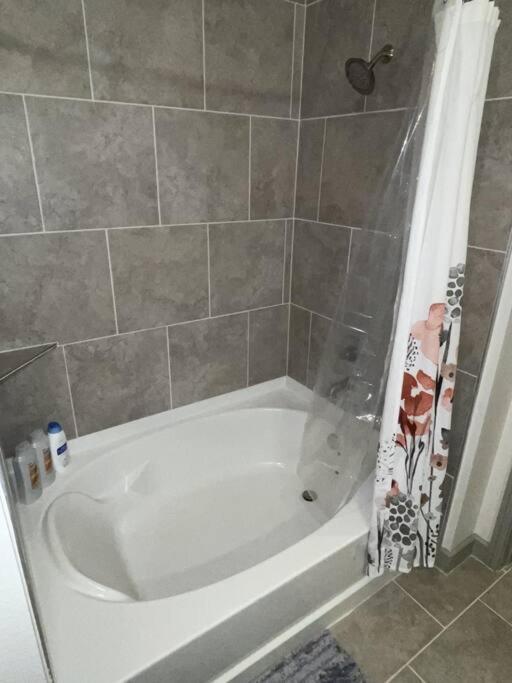 Downtown Living 1Br W/ Free Parking Garage Apartment Houston Bagian luar foto