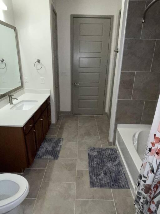 Downtown Living 1Br W/ Free Parking Garage Apartment Houston Bagian luar foto