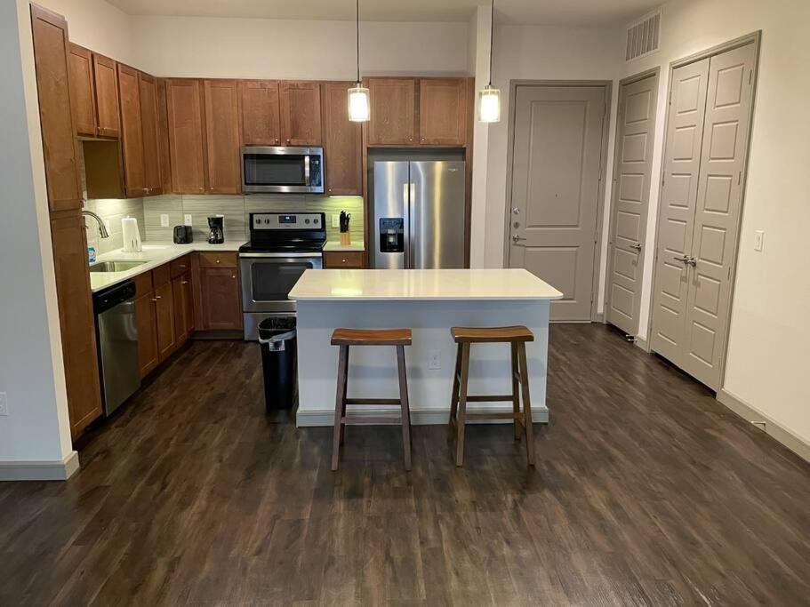 Downtown Living 1Br W/ Free Parking Garage Apartment Houston Bagian luar foto
