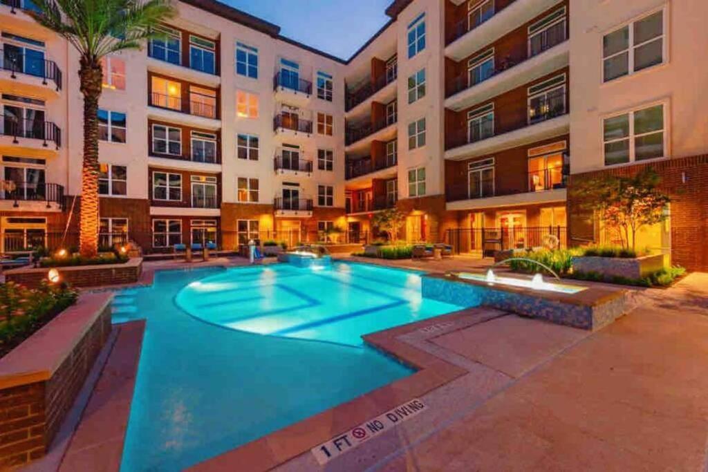 Downtown Living 1Br W/ Free Parking Garage Apartment Houston Bagian luar foto