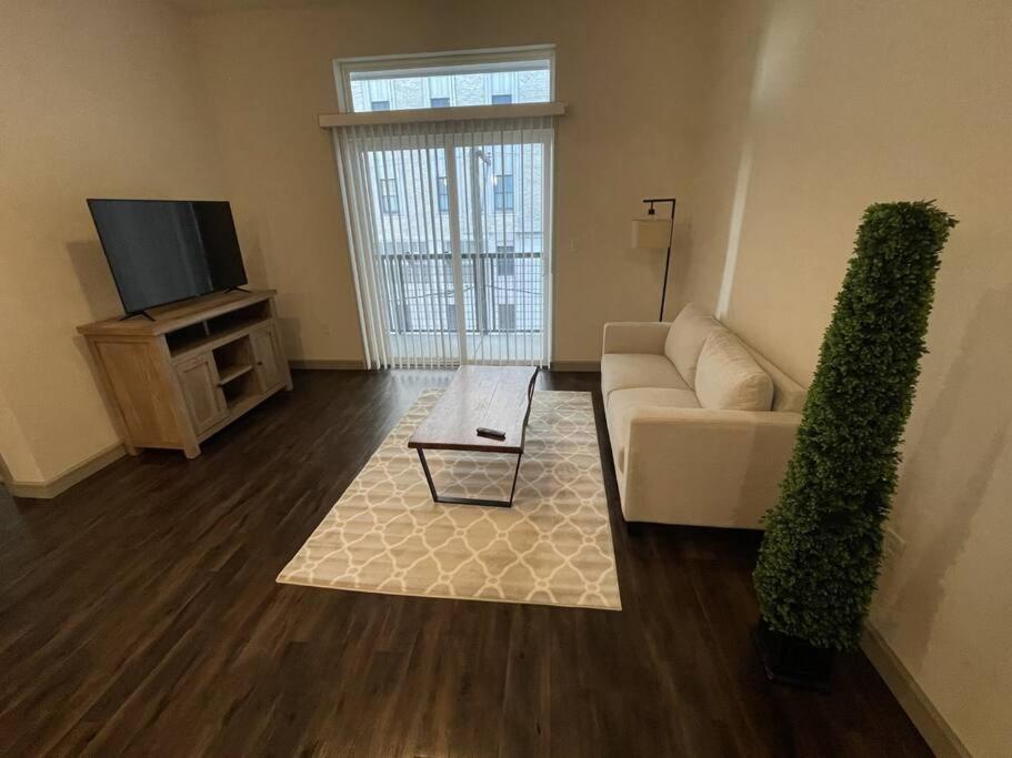 Downtown Living 1Br W/ Free Parking Garage Apartment Houston Bagian luar foto
