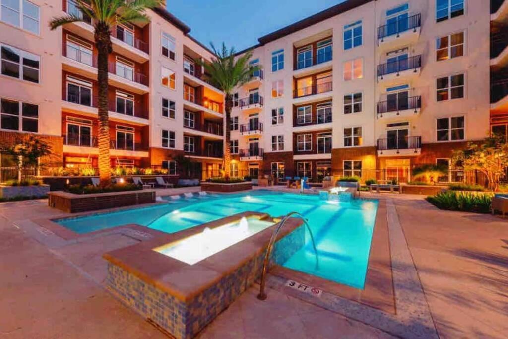 Downtown Living 1Br W/ Free Parking Garage Apartment Houston Bagian luar foto