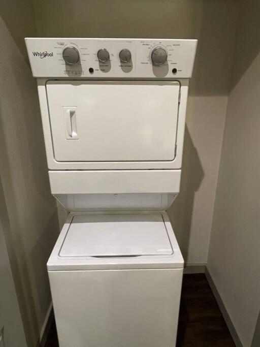 Downtown Living 1Br W/ Free Parking Garage Apartment Houston Bagian luar foto