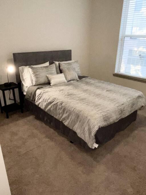 Downtown Living 1Br W/ Free Parking Garage Apartment Houston Bagian luar foto