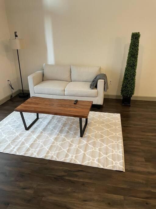 Downtown Living 1Br W/ Free Parking Garage Apartment Houston Bagian luar foto